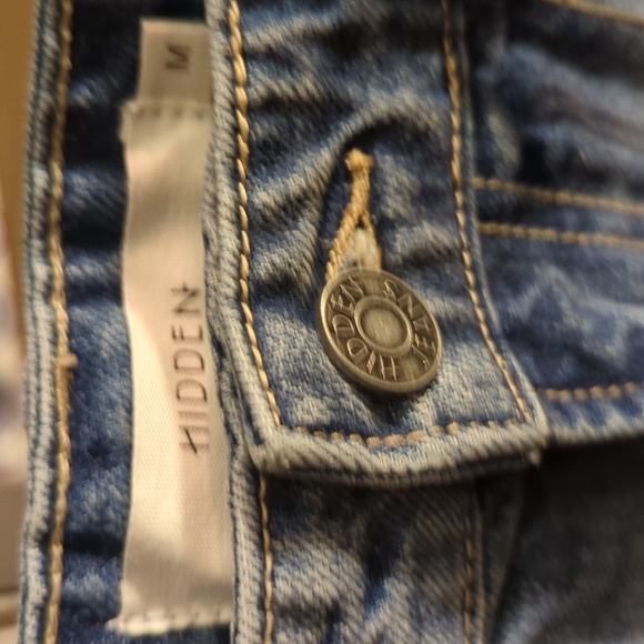 NWT* Hidden Light Wash Distressed Bohemian Denim Shorts Size Medium - Picture 6 of 10